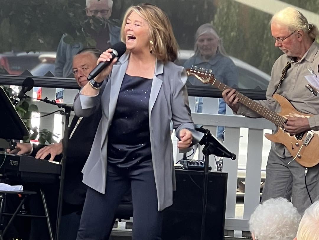 Wenche Myhre på Hagestua i Son